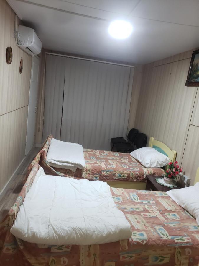Hostel Oakland ティラナ エクステリア 写真