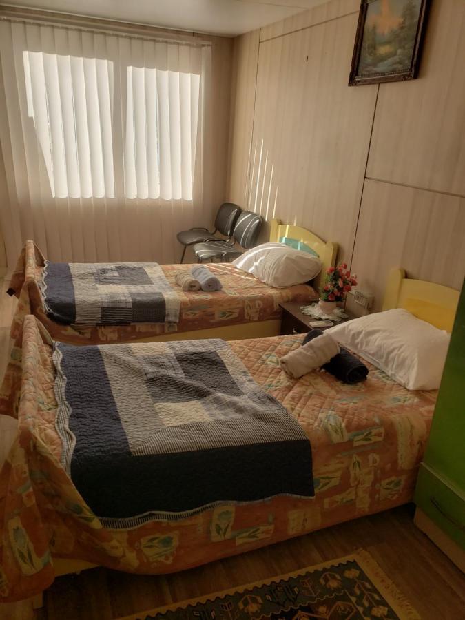 Hostel Oakland ティラナ エクステリア 写真