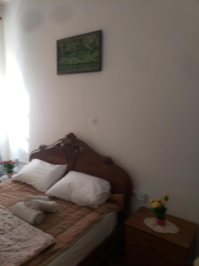 Hostel Oakland ティラナ エクステリア 写真