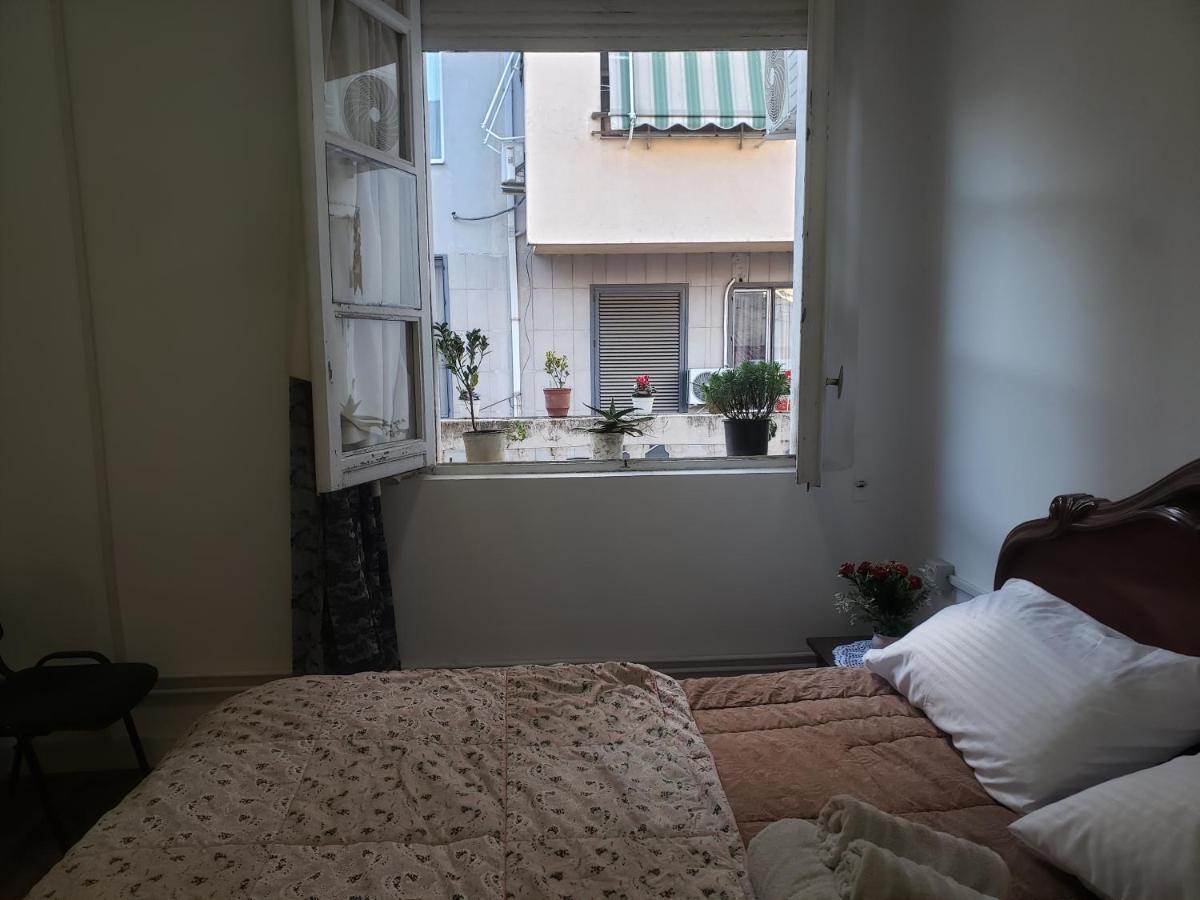 Hostel Oakland ティラナ エクステリア 写真