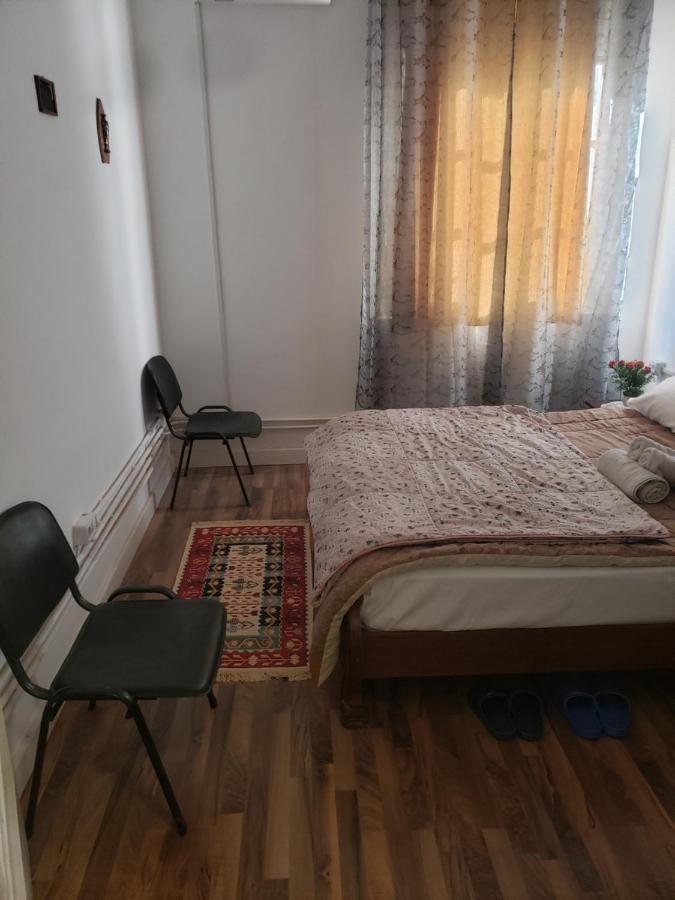 Hostel Oakland ティラナ エクステリア 写真