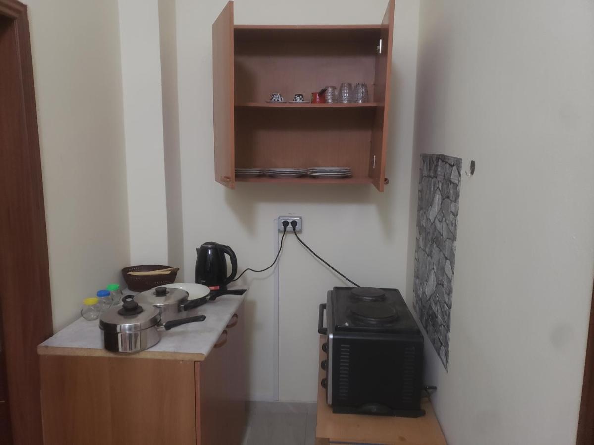 Hostel Oakland ティラナ エクステリア 写真