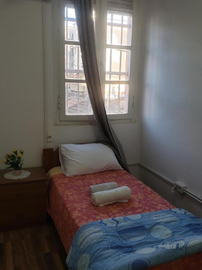 Hostel Oakland ティラナ エクステリア 写真