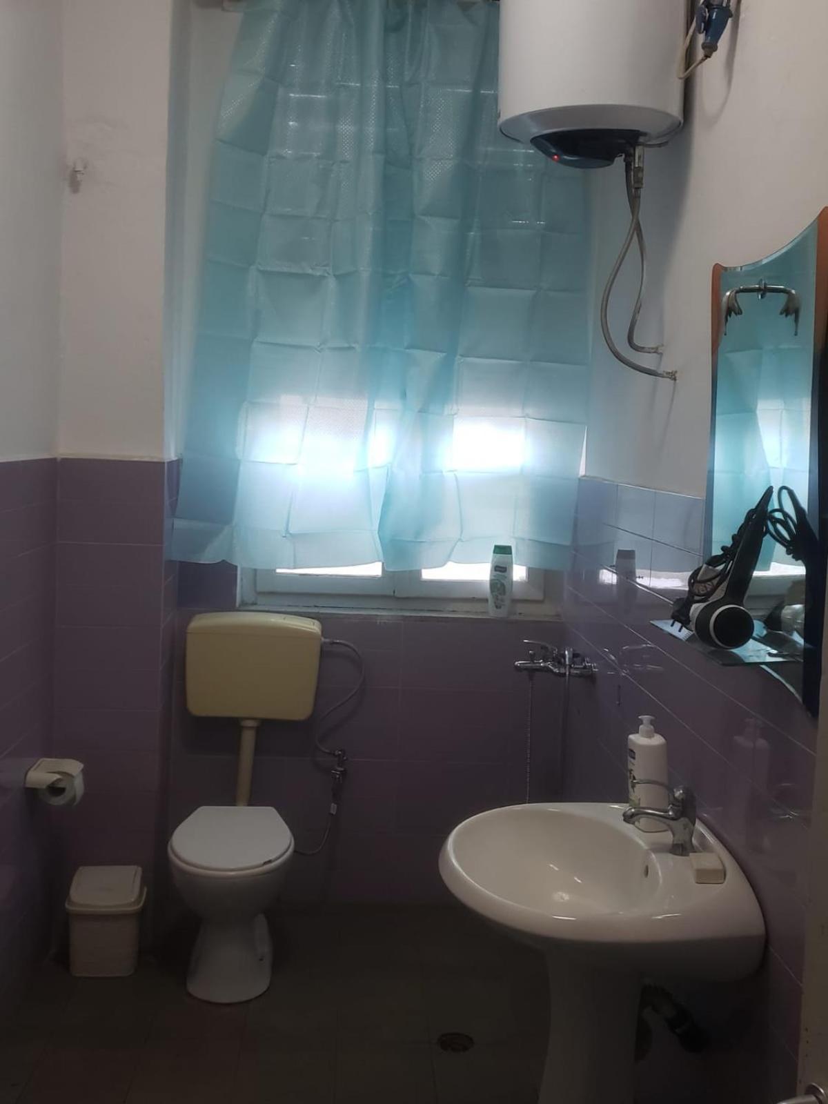 Hostel Oakland ティラナ エクステリア 写真