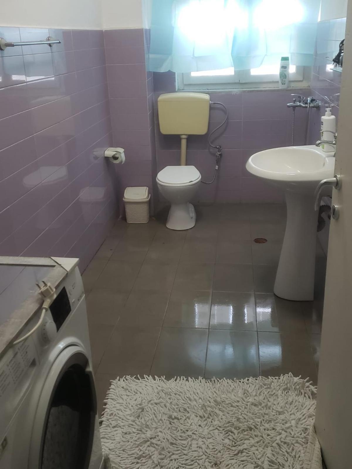 Hostel Oakland ティラナ エクステリア 写真