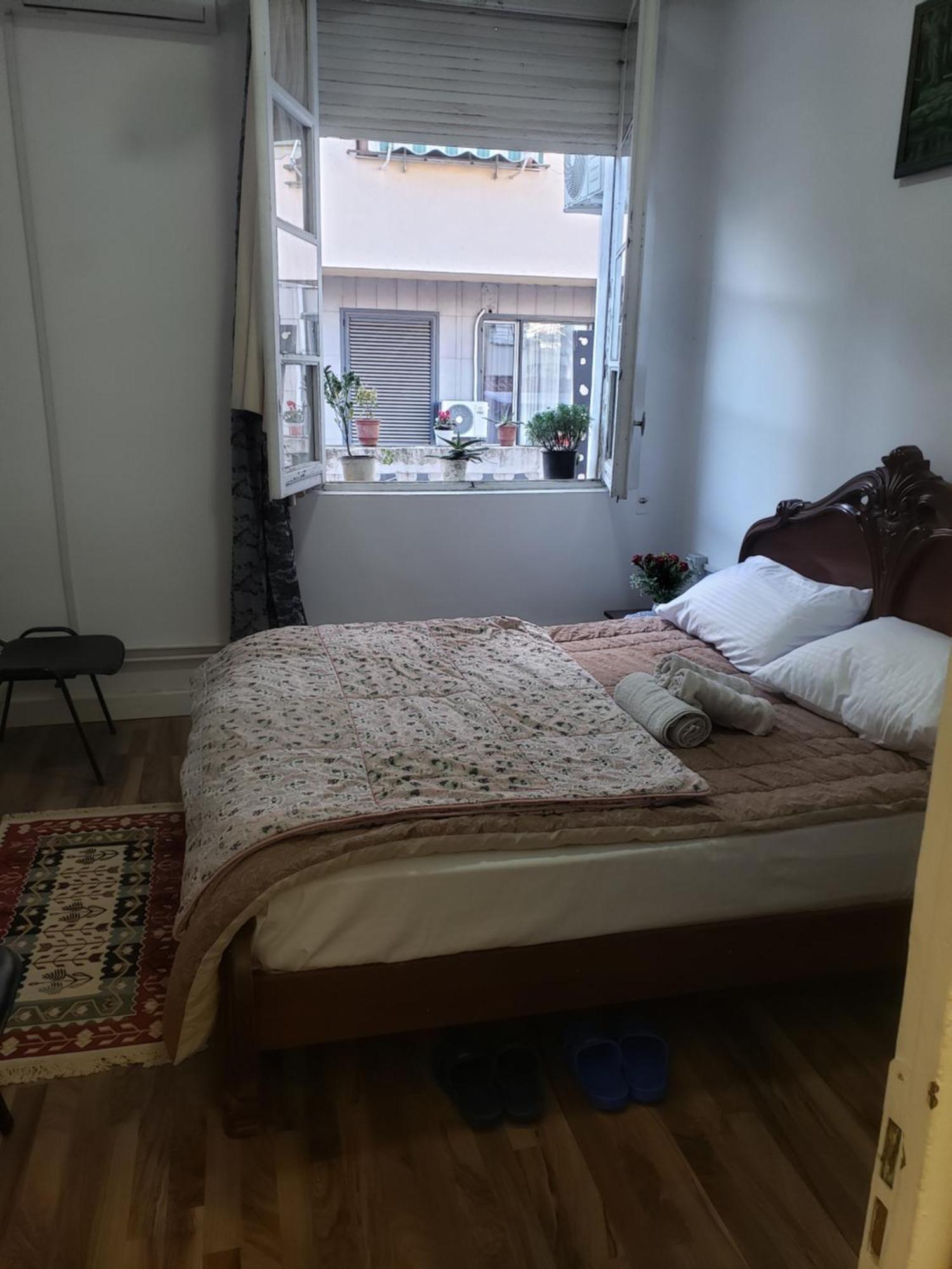 Hostel Oakland ティラナ エクステリア 写真